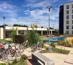 a group of bikes parked in front of a building at Acogedor y cómodo depto. 2d+2b in Los Ángeles