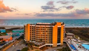 a hotel on the beach next to the ocean at 8th Floor Penthouse Luxury Beautifully Remodeled in Port Aransas