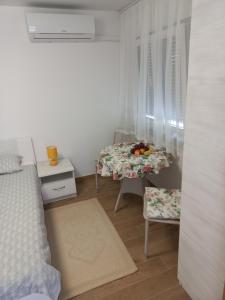 a small bedroom with a table and a bed at lastva 1&2 in Sveti Filip i Jakov