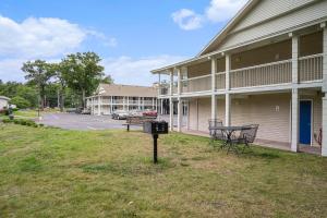a building with a picnic table and a parking lot at Travelodge by Wyndham Traverse City MI in Traverse City