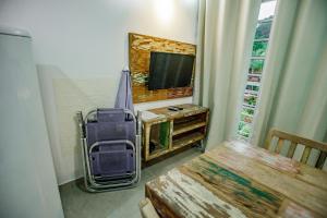 Uma TV ou centro de entretenimento em Flats de Sumatra