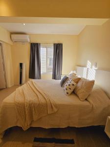 Ένα ή περισσότερα κρεβάτια σε δωμάτιο στο Departamento Azcuénaga Sur