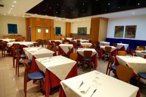 A restaurant or other place to eat at Classic Hotel Tulipano