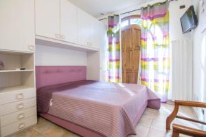 A bed or beds in a room at Suite con Piscina Privata e Giardino 2 matrimoniali 2 bagni