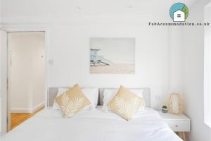 Postel nebo postele na pokoji v ubytování Central Apt-2Bed 2Bath-AC unit-By FabAccommodation + 14 fotografií