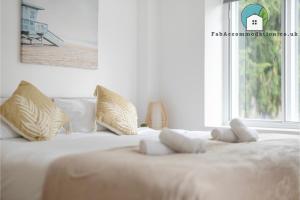 Postel nebo postele na pokoji v ubytování Central Apt-2Bed 2Bath-AC unit-By FabAccommodation