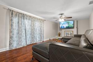 a living room with a couch and a ceiling fan at Villa Florentina. in Clearwater