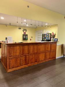 a large wooden counter top in a room at Seven Gables Inn in Branson