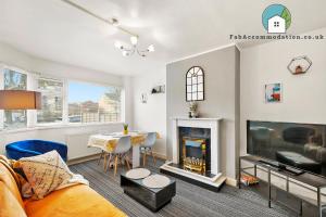 Posezení v ubytování Private 2Bed-Parking & Garden-By FabAccommodation