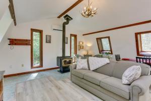 Billede fra billedgalleriet på 1 Mi to River Pet-Friendly Studio in Milanville! i Milanville