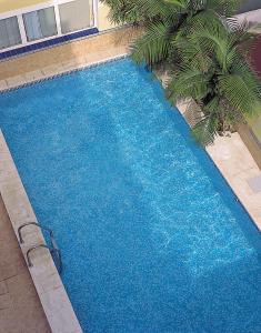 Der Swimmingpool an oder in der Nähe von Hotel RF Astoria - Adults Only