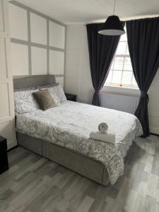 a bedroom with a bed and a window at Central London location, close to bars restaurants and train stations in London
