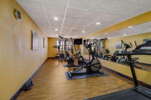 Fitness centrum a/nebo fitness zařízení v ubytování Best Western Temple Inn & Suites