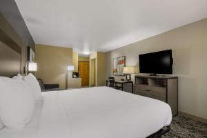 TV a/nebo společenská místnost v ubytování Best Western Temple Inn & Suites