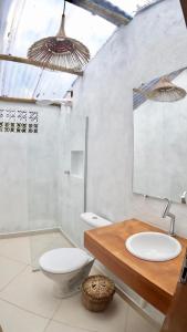 a bathroom with a toilet and a sink at Sitio Namaste in Itacaré