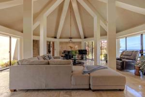 Φωτογραφία από το άλμπουμ του Waterfall House with Ocean Views in Haiku, Maui σε Huelo