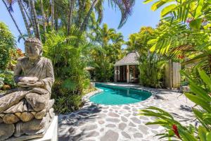 Bassein majutusasutuses Cliff House with Ocean Views in Haiku, Maui jungle või selle lähedal
