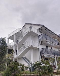 Fotografia z galérie ubytovania Apartments with a parking space Gradac, Makarska - 6881 v destinácii Gradac