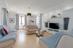 Televízia a/alebo spoločenská miestnosť v ubytovaní Apartments with WiFi Rovinj - 7144