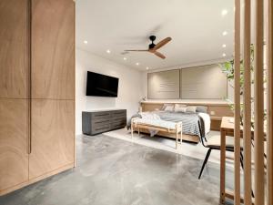 a bedroom with a bed and a ceiling fan at 1_OAK - experience custom design - 2 masters in Houston