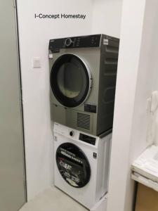 a microwave sitting on top of a washing machine at I-Concept Homestay in Kuala Lumpur