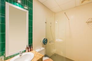 a bathroom with a sink and a shower at Thanh Mai Hotel in Buon Ma Thuot
