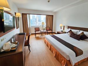 Un pat sau paturi într-o cameră la Ramada by Wyndham D MA Bangkok