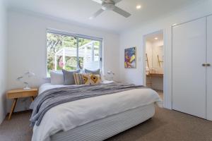 Surfs Up I Private Properties客房内的一张或多张床位