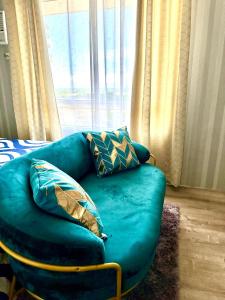 Un lugar para sentarse en Lovely Studio Condominiums at Mesavirre Garden Residences Bacolod