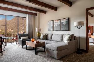 Posezení v ubytování The Ritz-Carlton, Dove Mountain