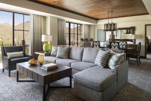 Posezení v ubytování The Ritz-Carlton, Dove Mountain
