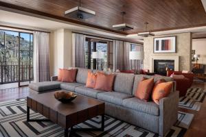 Posezení v ubytování The Ritz-Carlton, Dove Mountain