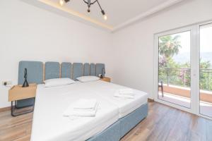 Łóżko lub łóżka w pokoju w obiekcie Apartments Mara Lux
