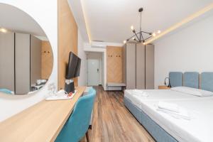 Telewizja i/lub zestaw kina domowego w obiekcie Apartments Mara Lux