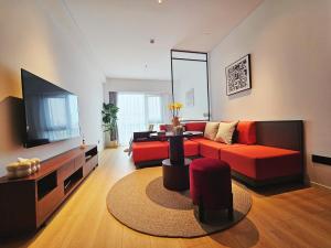 Televiisor ja/või meelelahutuskeskus majutusasutuses base-Beijing Wangfujing Serviced Apartment- in Hutong &Bike rental &Close to Forbidden City, Tian'anmen Square &Subway nearby &Free coffee &Washing machine,Kitchen &Restaurant discount &English speaking &High speed free WiFi