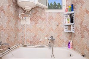 Ванная комната в EVA'S BEACH HOUSE DIKELLA +34 фотографии