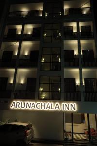 un edificio con un cartel en la parte delantera en ARUNACHALA INN, en Kanyakumari