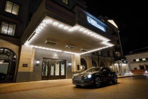 a car parked in front of a building at night at Hotel Carmichael, Autograph Collection in Carmel