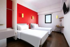 Postel nebo postele na pokoji v ubytování Amaris Hotel Bandara Soekarno Hatta