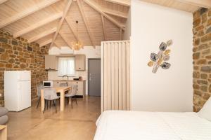 Kuchyň nebo kuchyňský kout v ubytování LITHOS SUITES