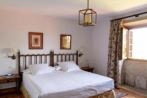 Postel nebo postele na pokoji v ubytování Parador de Verín