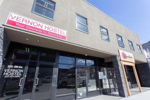 a building with a sign for a veterinary hospital at Vernon Hostel in Vernon