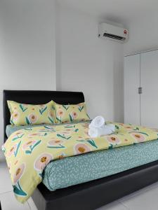 Postel nebo postele na pokoji v ubytování Delofts Apartment near Emporium,Gala city kuching