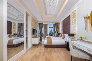 Rúm í herbergi á Rocase Boutique Hotel Wuxi