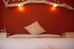 A bed or beds in a room at Hotel Cernia Isola Botanica