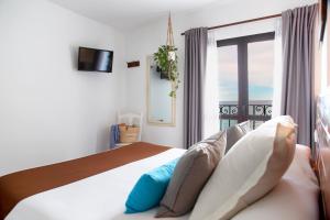 Cama o camas de una habitación en Hostal Boutique Casa del Mar Altea