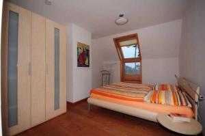 a bedroom with a bed and a window at Haus in der Duene _ Objekt 25954 in Warnemünde