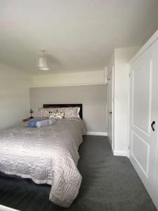 a white bedroom with a large bed in it at Stunning Two bed cottage in Rhuddlan