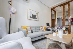A seating area at Brand new one bedroom apartment located in Chueca