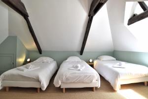 Postel nebo postele na pokoji v ubytování Mézange Bleue - Près du canal d'Ille et Rance